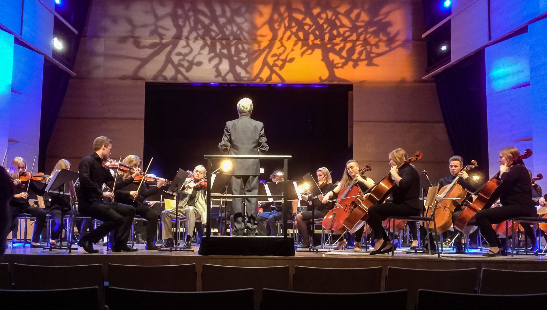 Konsertti Kulttuurikeskus Akustiikassa.