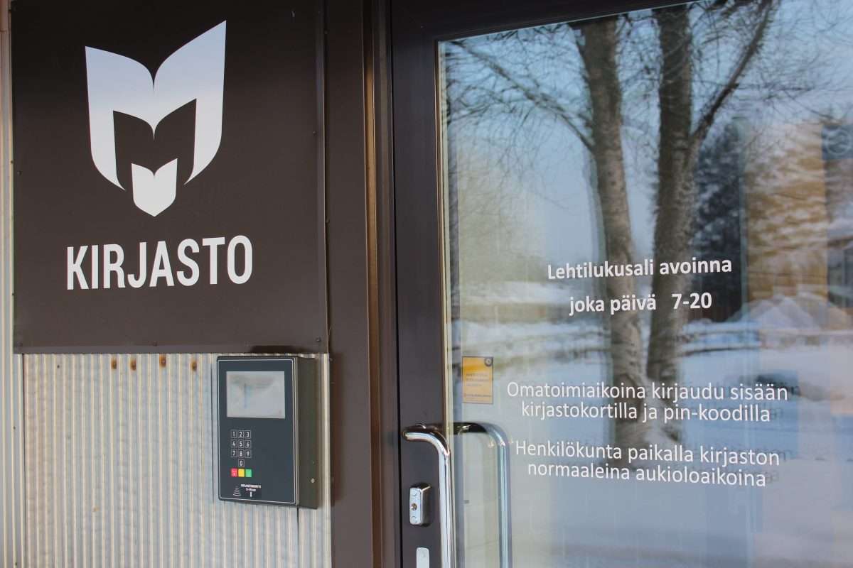 omatoimilehtisalin ulko-ovi
