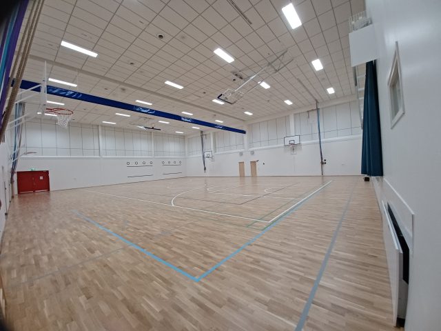 Kuva Kaisaniemen koulun salista