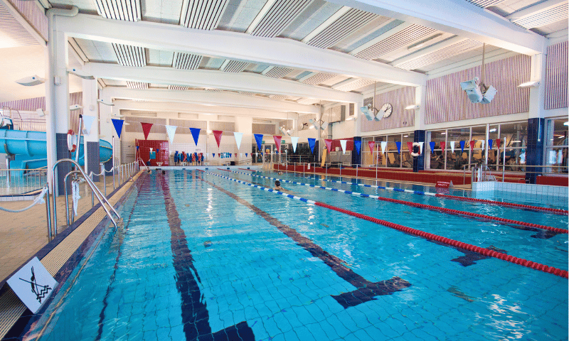 Kuva Ylivieskan uimahallista sisältä