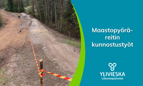 kuva maastoypyöräreitin hyppyreistä huomionauhalla rajattuna