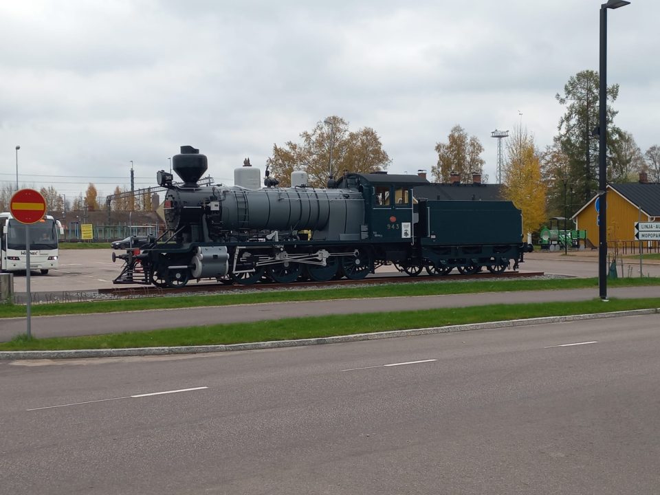 Kuvassa kunnostettu vanha höyryveturi Jumbo.